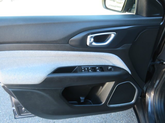 Used 2022 Granite Crystal Metallic Clearcoat Jeep Latitude image 20