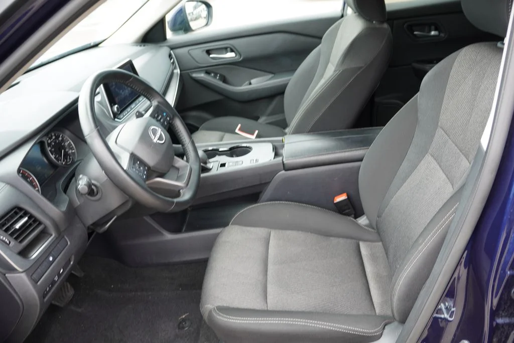 Certified Used 2025 Deep Ocean Blue Pearl Nissan SV image 4