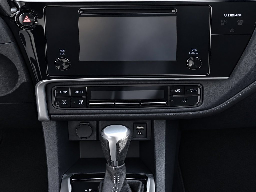 Used 2017 Silver Toyota LE image 9