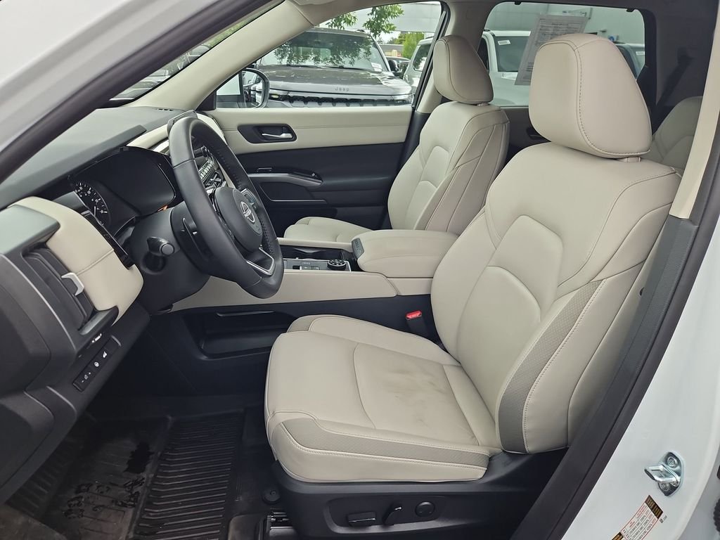 Certified Used 2025 White Pearl Nissan SL image 12
