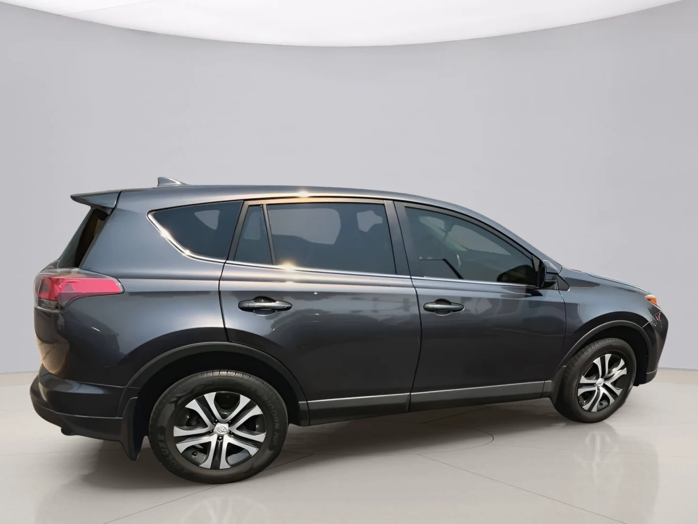 Used 2018 Gray Toyota LE image 9
