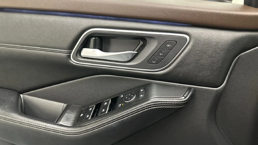 Used 2023 Gray Nissan Platinum image 19