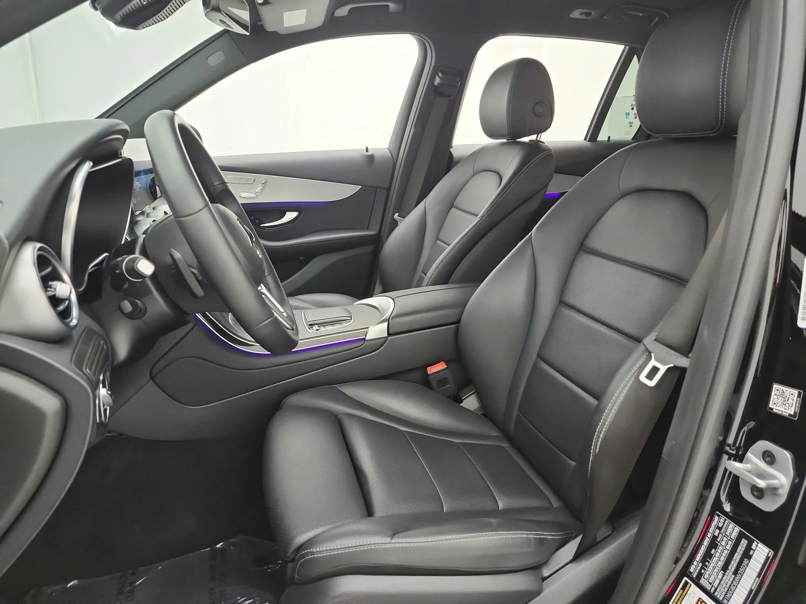 Used 2022 Black Mercedes-Benz GLC 300 SUV image 21