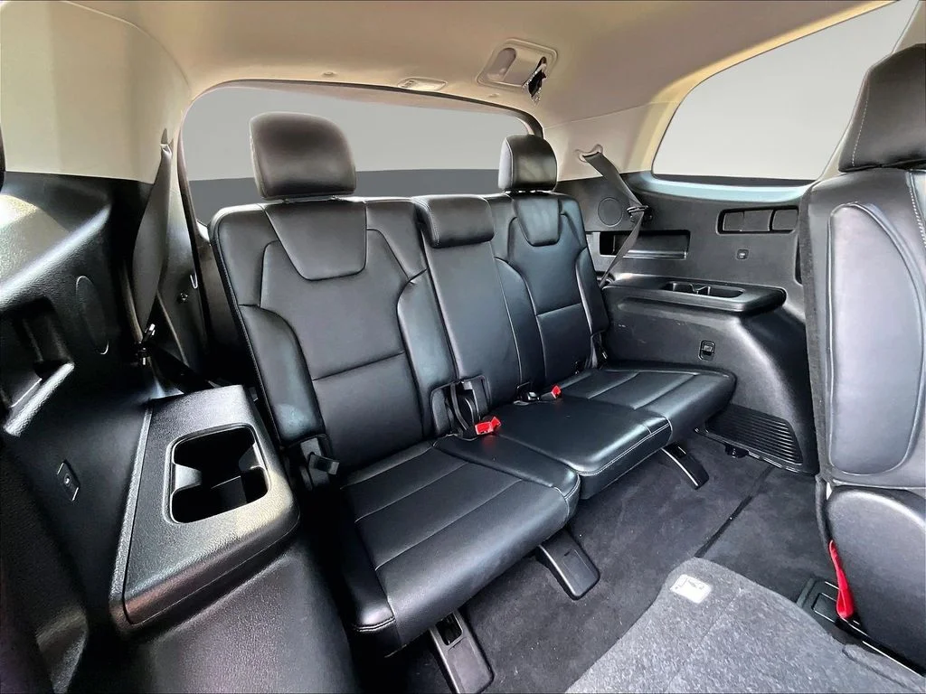 Certified Used 2025 Silver Kia S image 28