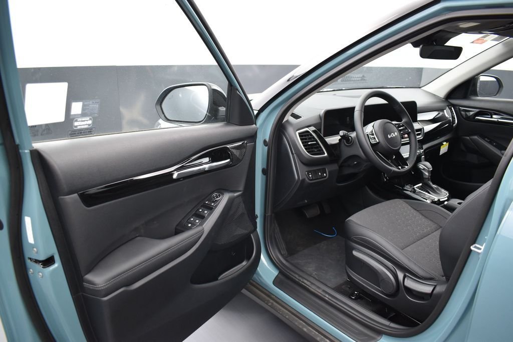 New 2026 Pluton Blue / Black Roof Kia S image 5