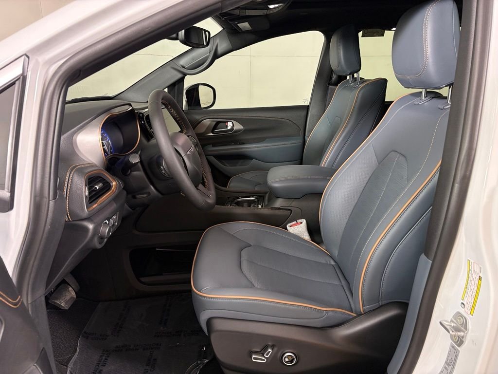 New 2027 Bright White Clear-Coat Exterior Paint Chrysler Pinnacle image 16