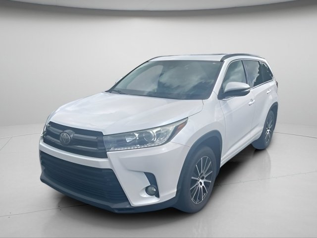 Used 2017 Blizzard Pearl Toyota XLE image 2