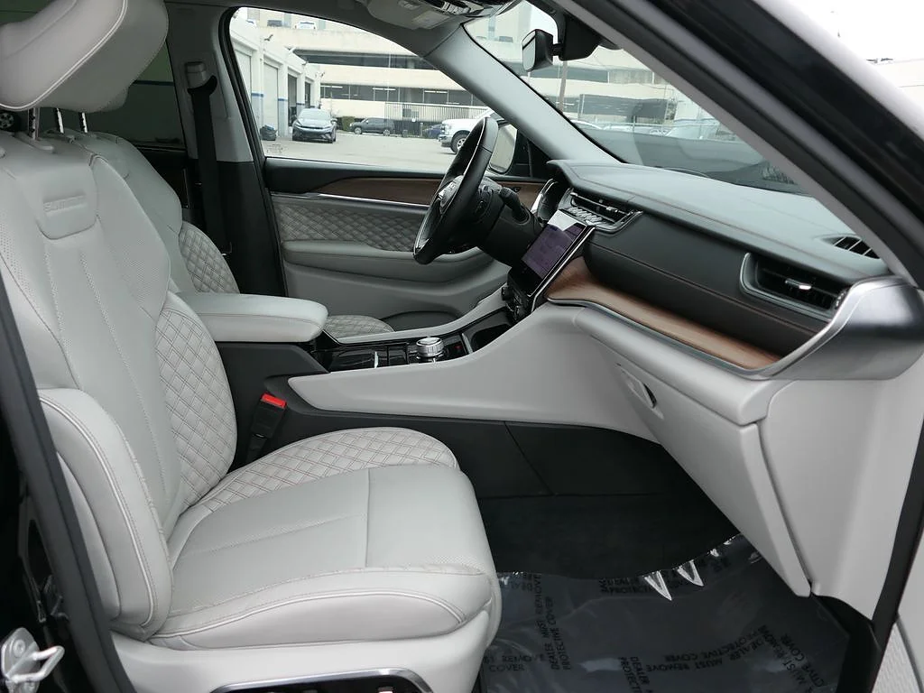 Used 2023 Diamond Black Crystal Pearl Coat Jeep Summit image 25