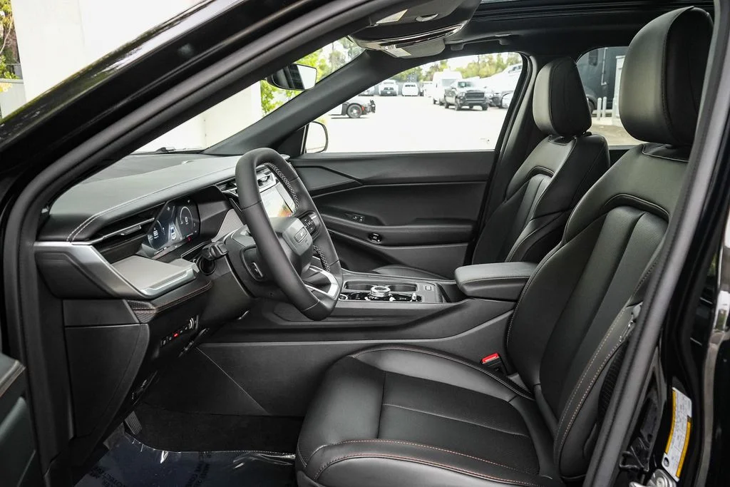 New 2026 Diamond Black Crystal Pearlcoat Jeep Limited image 17