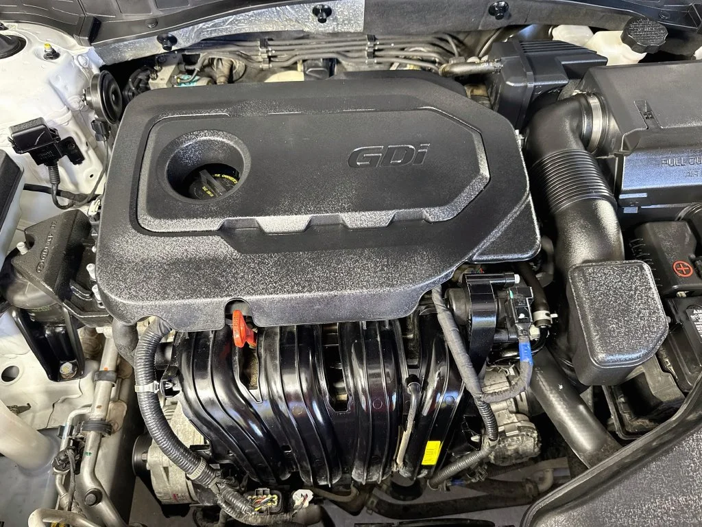 Used 2018 White Hyundai Limited image 39