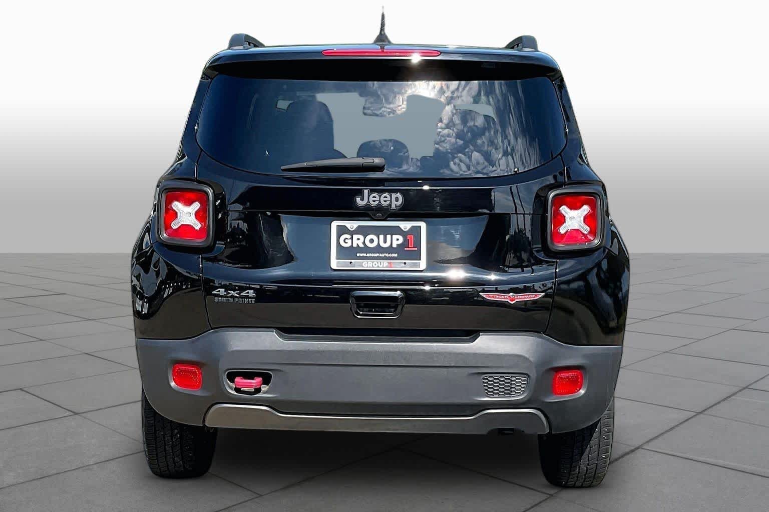 Certified Used 2022 BLACK CLEAR COAT Jeep Trailhawk image 5