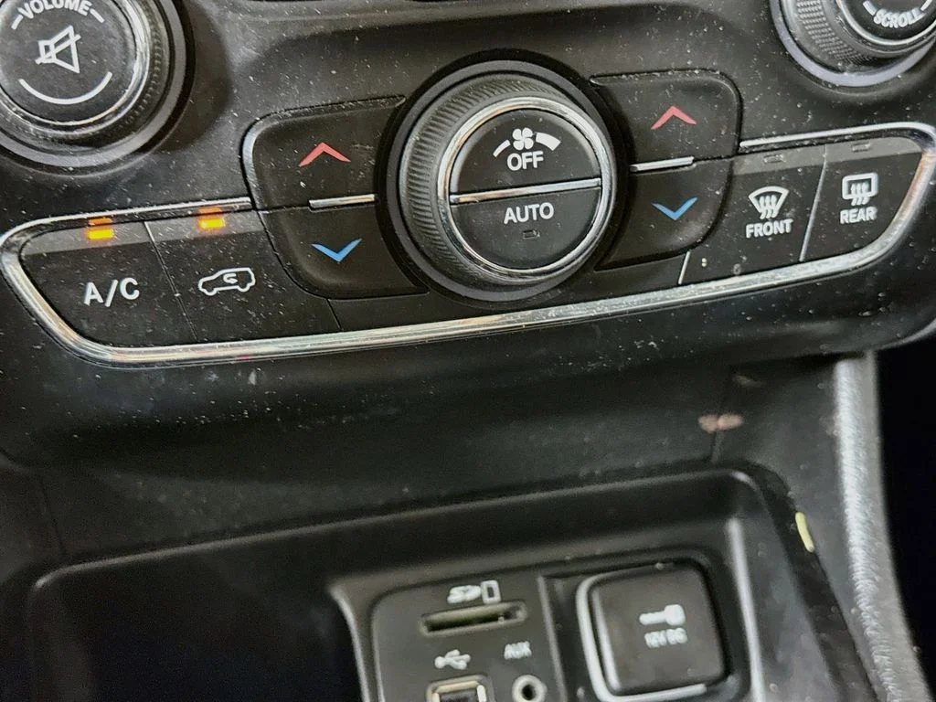 Used 2016 Gray Jeep Limited image 19
