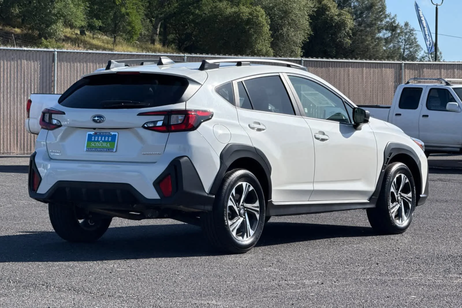 Used 2025 Crystal White Pearl Subaru Premium image 3
