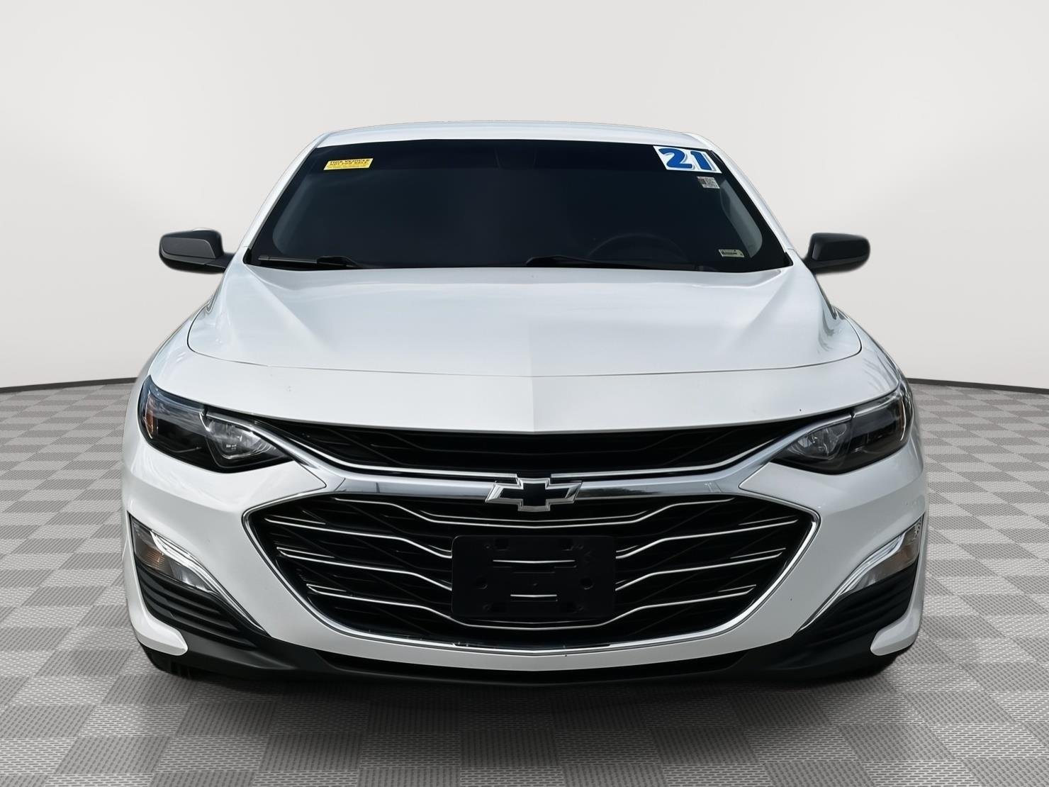 Used 2021 Summit White Chevrolet LS image 2