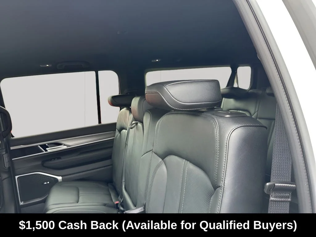 New 2026 Bright White Clear-Coat Exterior Paint Jeep Limited Altitude image 22