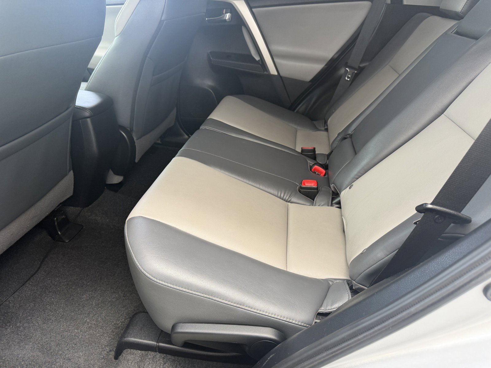 Used 2015 Classic Silver Metallic Toyota Limited image 23