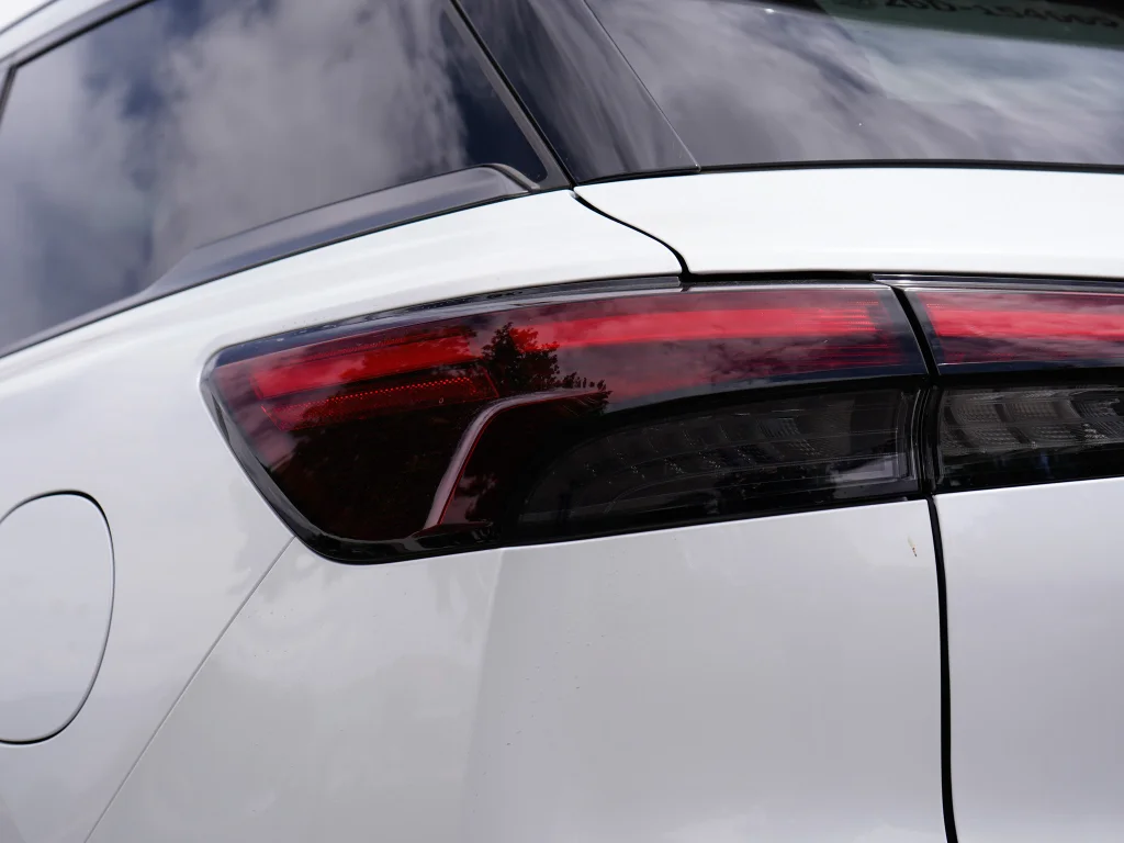 Certified Used 2026 Radiant White/Black Obsidian INFINITI SPORT image 15