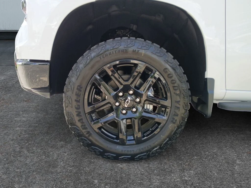 New 2026 Summit White Chevrolet LT Trail Boss image 9