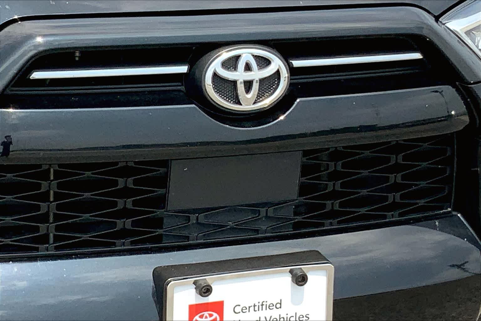Used 2021 Midnight Black Metallic Toyota SR5 image 27