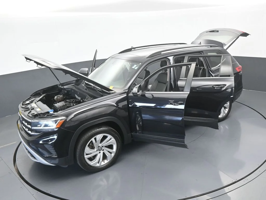 Used 2021 Deep Black Volkswagen 2.0T SE w/Technology image 65
