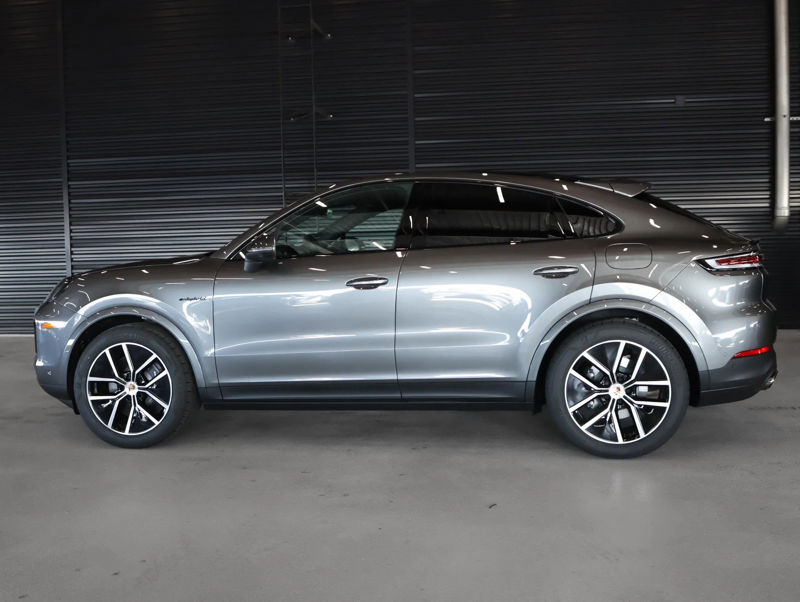 New 2026 Quartzite Grey Metallic Porsche E-Hybrid Coupe image 2