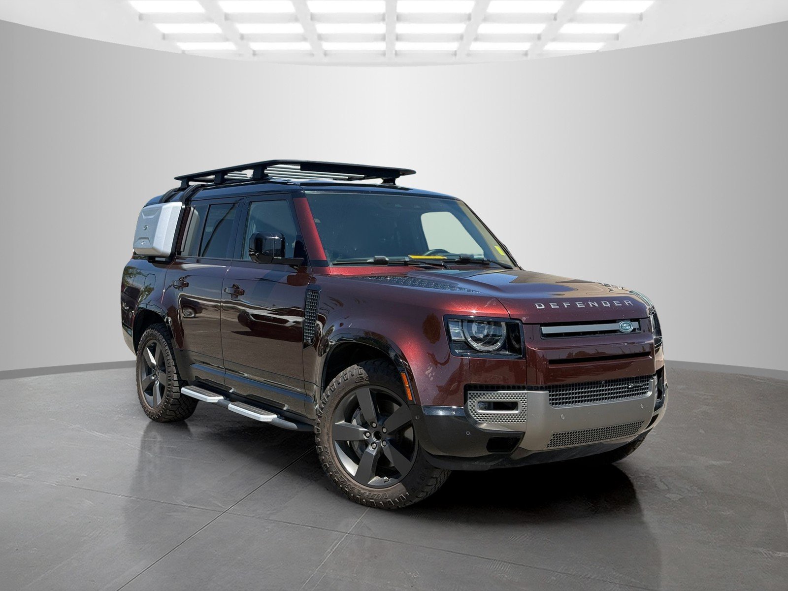 Used 2023 Sedona Red Land Rover X-Dynamic SE image 3