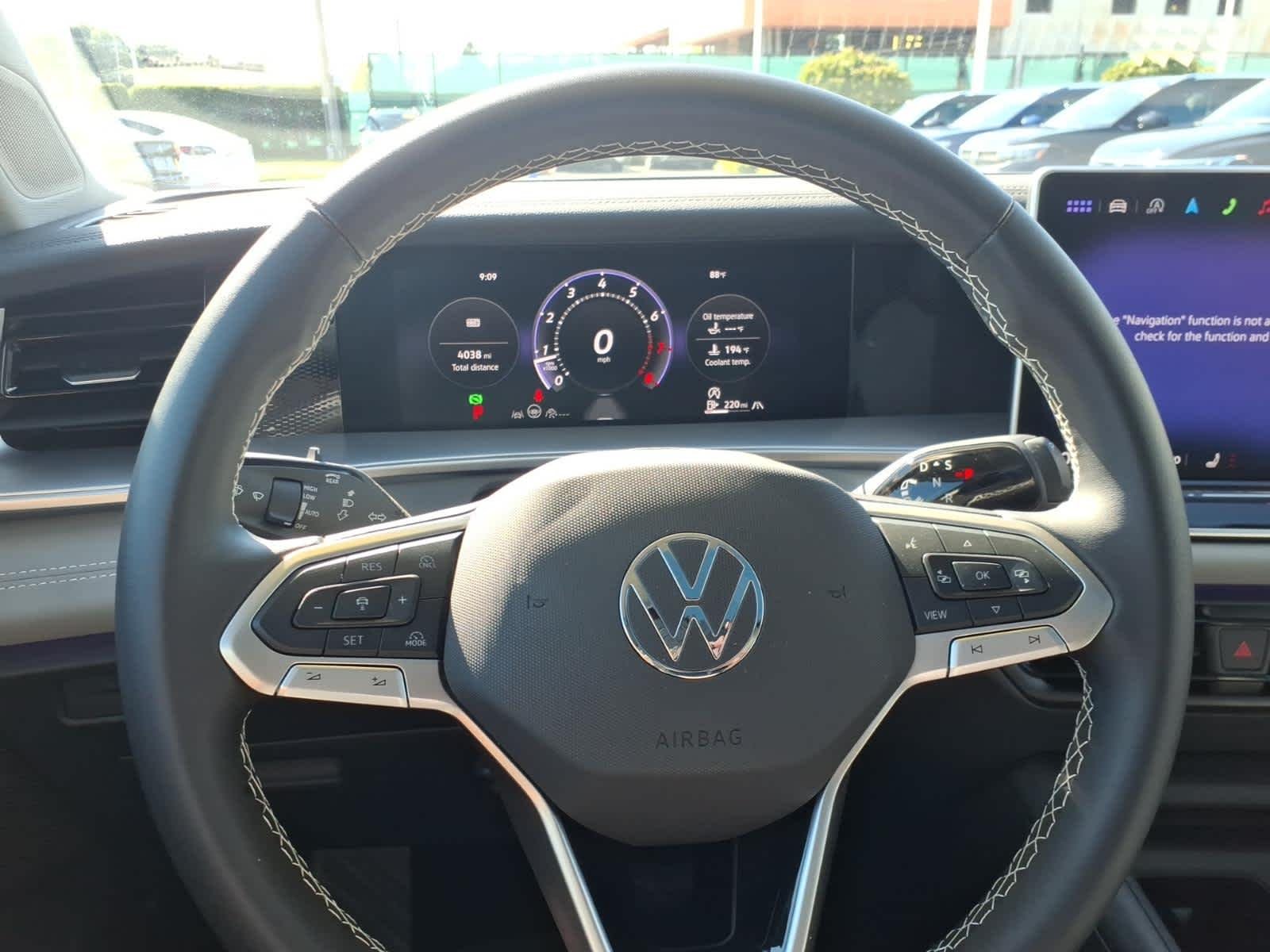 Certified Used 2025 Pyrite Silver Metallic Volkswagen SE image 24
