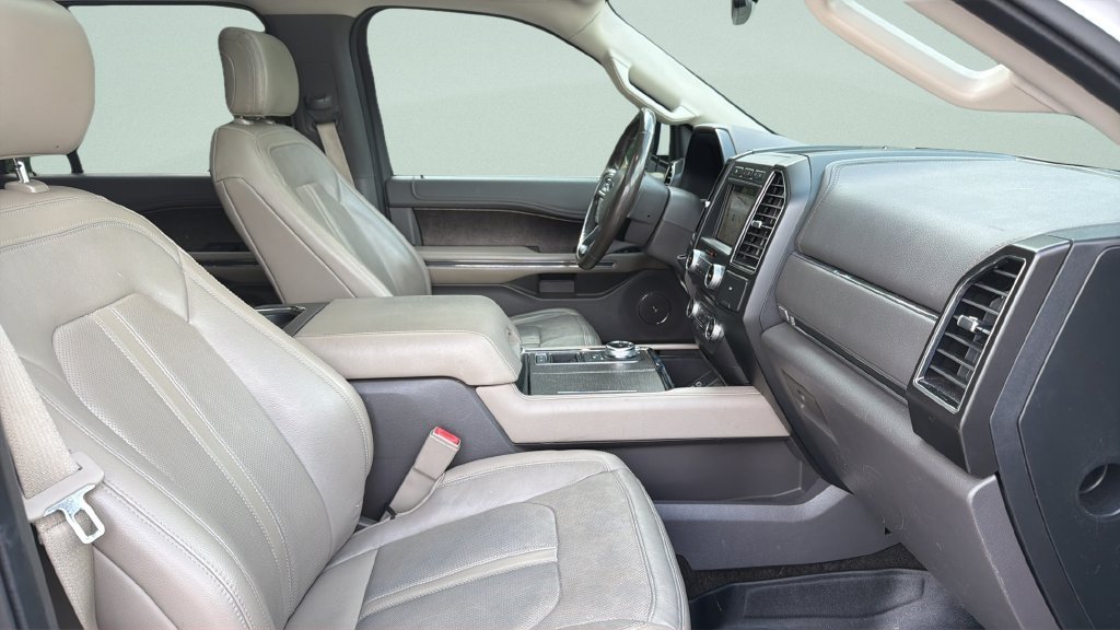 Used 2018 White Ford Limited image 27