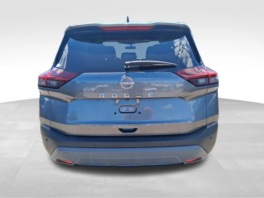Used 2023 Gray Nissan S image 3
