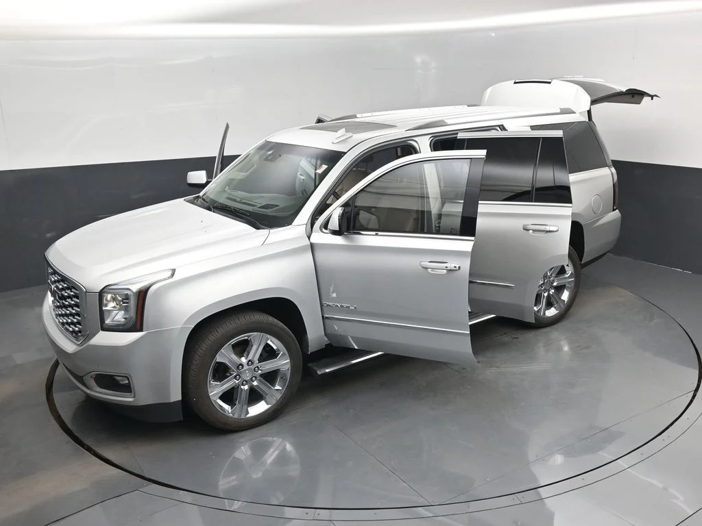 Used 2020 Silver GMC Denali image 20