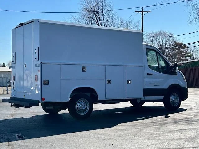 New 2024 Oxford White Ford Cutaway image 16