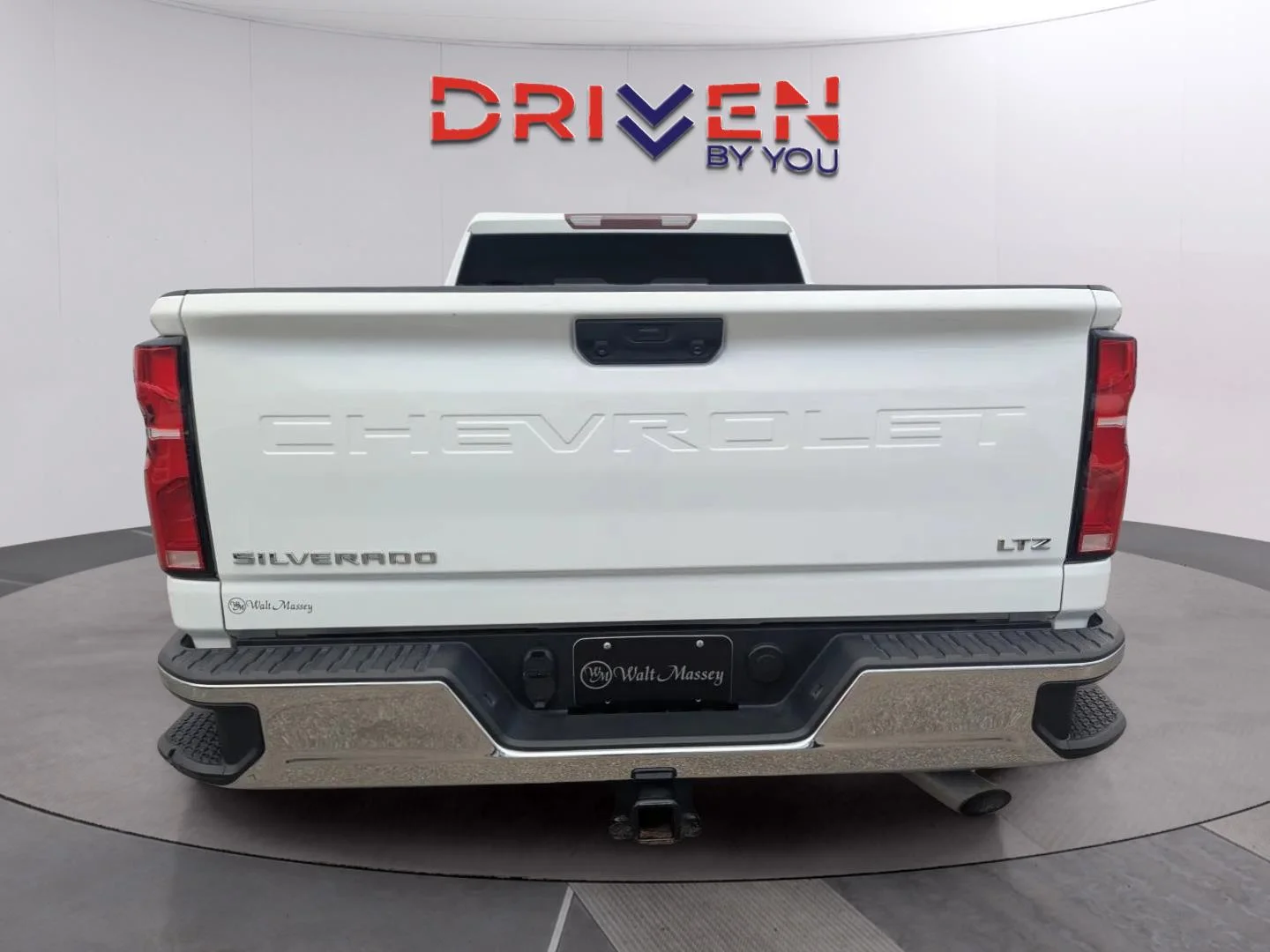 Used 2024 Summit White Chevrolet LTZ image 4