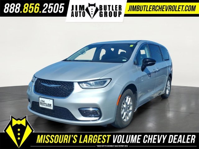 Used 2024  Chrysler Touring L image 1