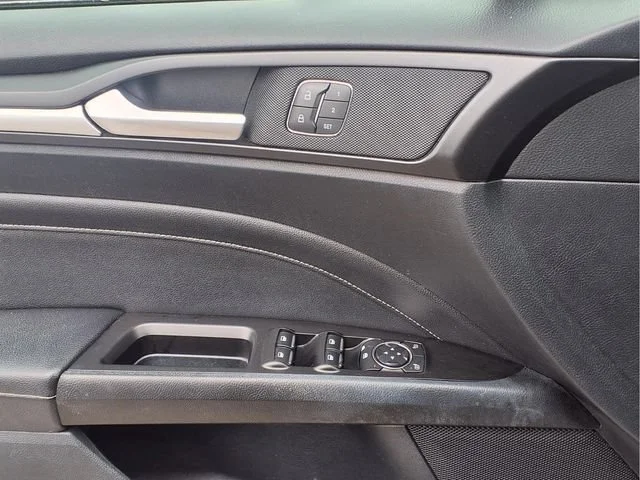 Used 2020  Ford Titanium image 18