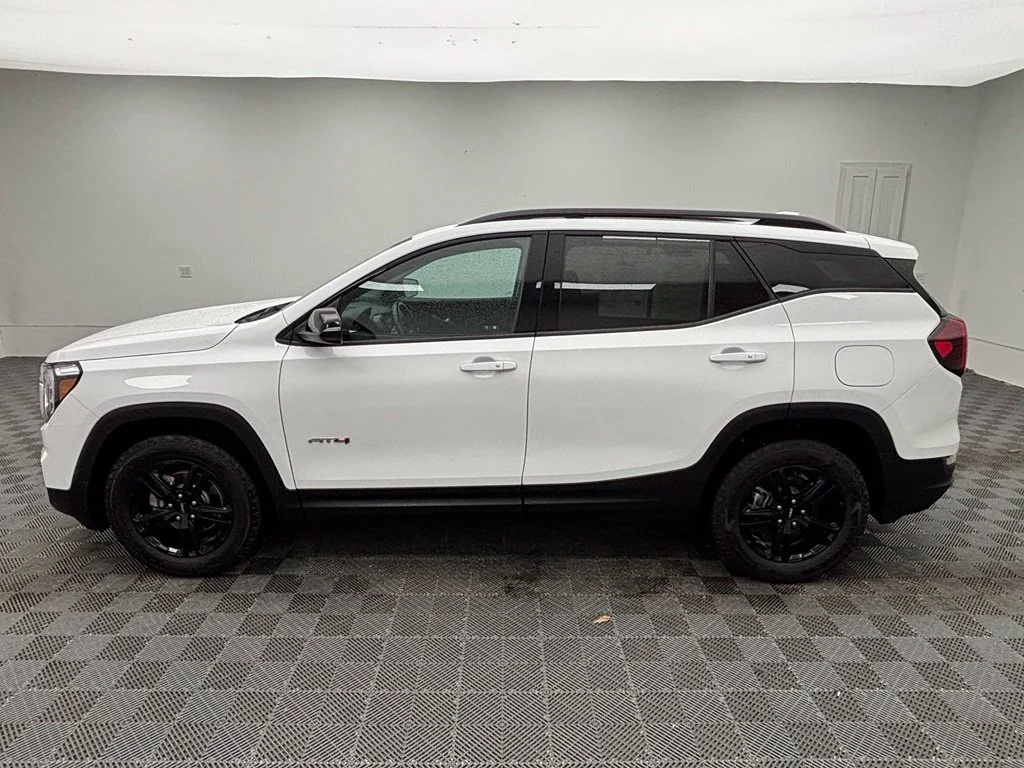 Used 2022 White GMC AT4 image 13