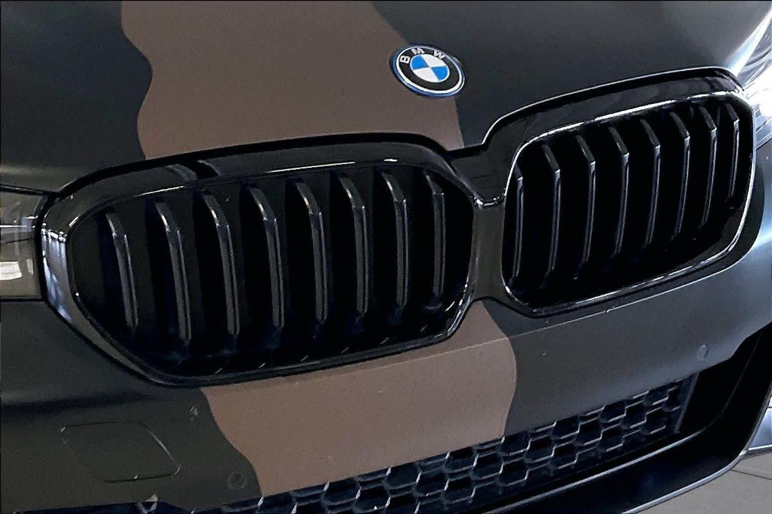 Used 2023 Black Sapphire Metallic BMW 530e image 29