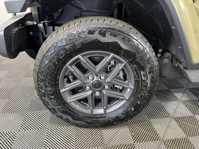Used 2026 Green Jeep Sport S image 11