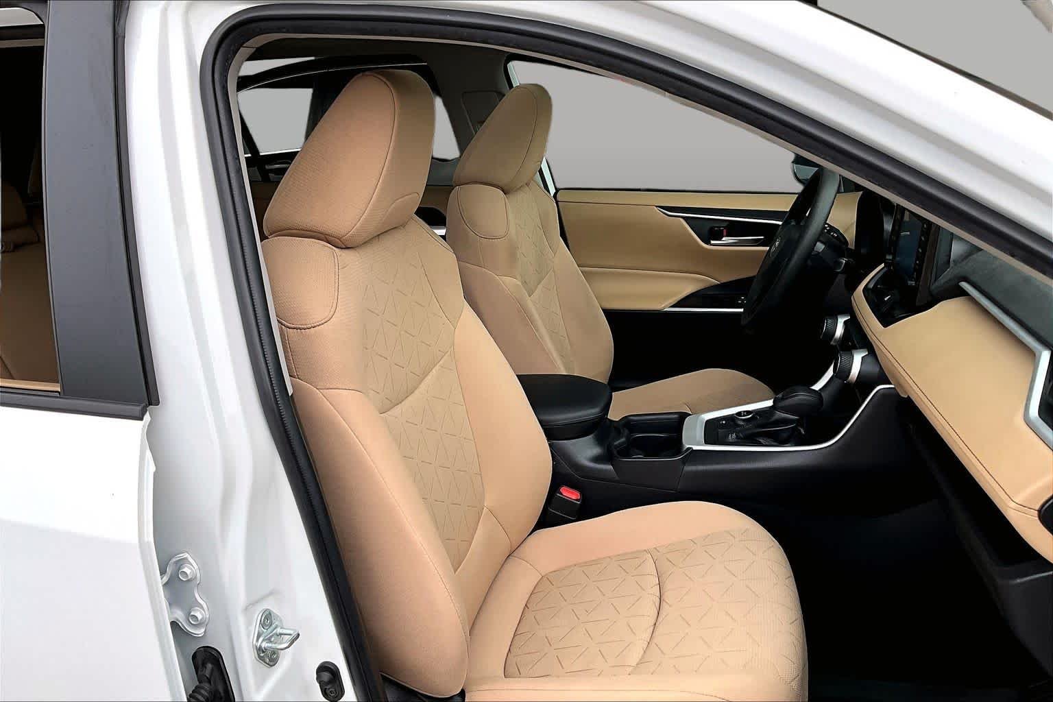 Used 2021 Super White Toyota Hybrid XLE image 8