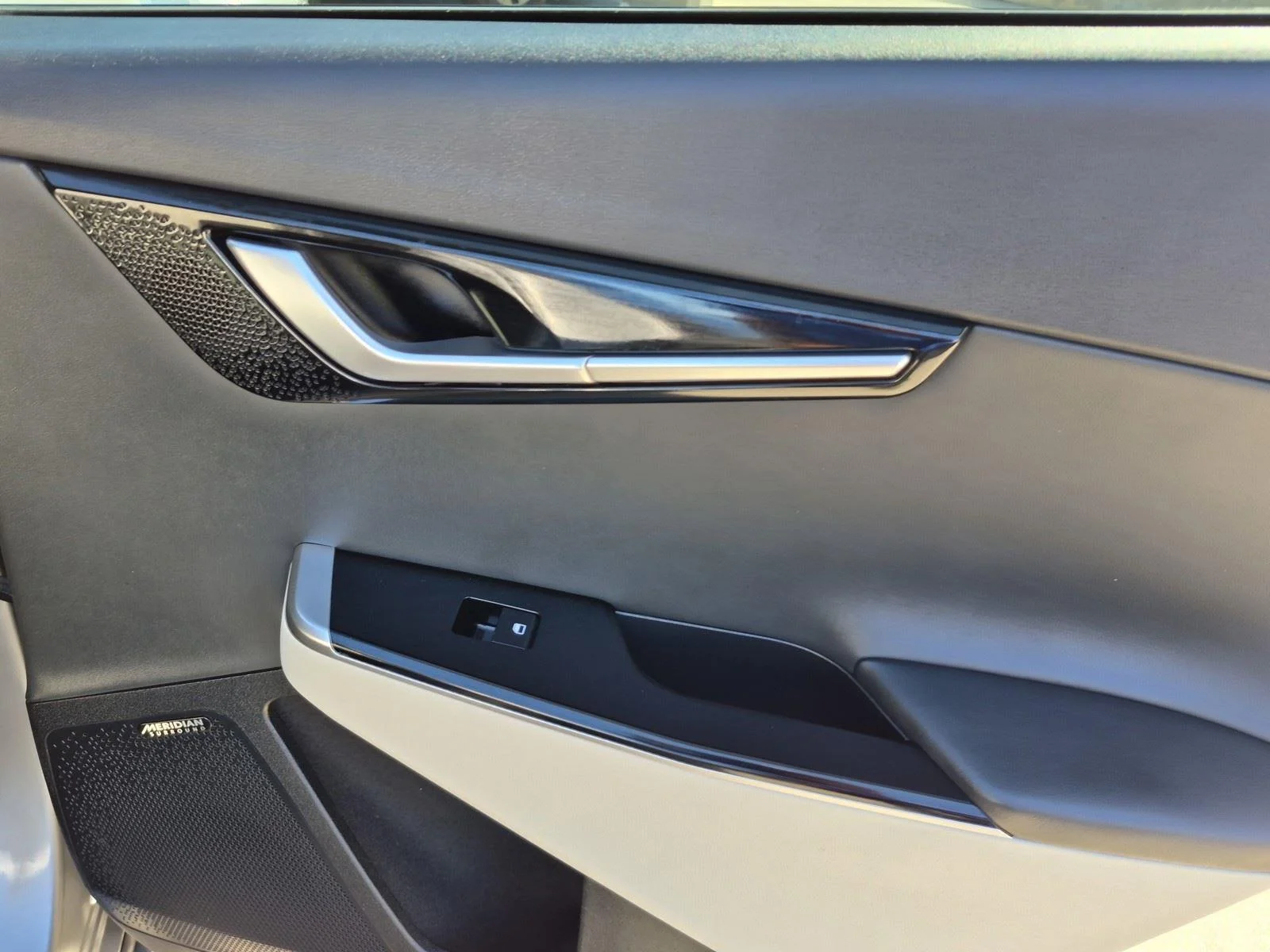 Used 2023 Steel Matte Gray Kia GT-Line image 8