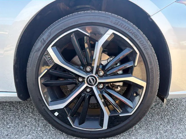 Used 2025 Silver Nissan 2.5 SR image 12