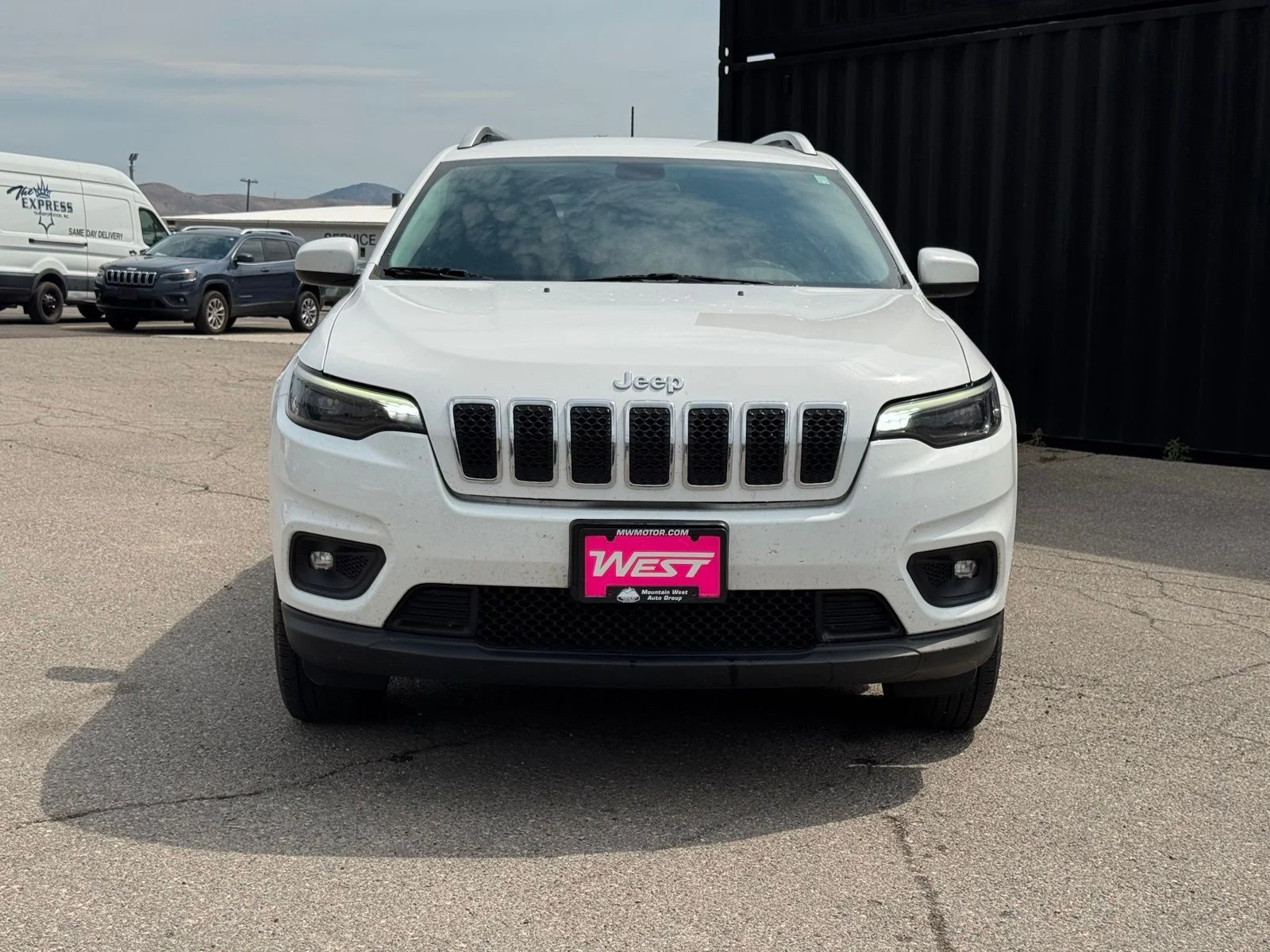 Used 2019 White Jeep Latitude Plus image 2