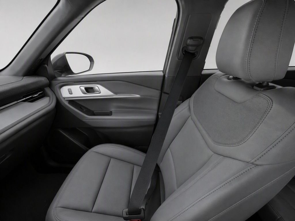 New 2027 Carbonized Gray Metallic Ford Active image 15
