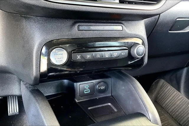 Used 2023 Silver Ford Platinum image 23