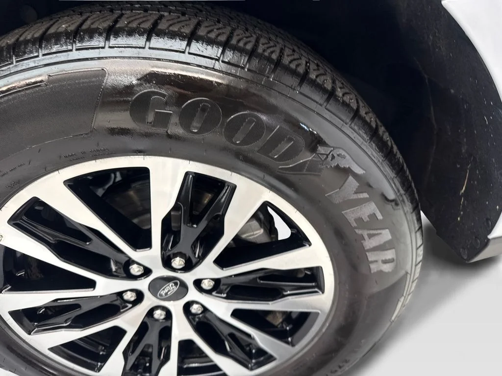 Used 2025 Silver Ford Platinum image 95