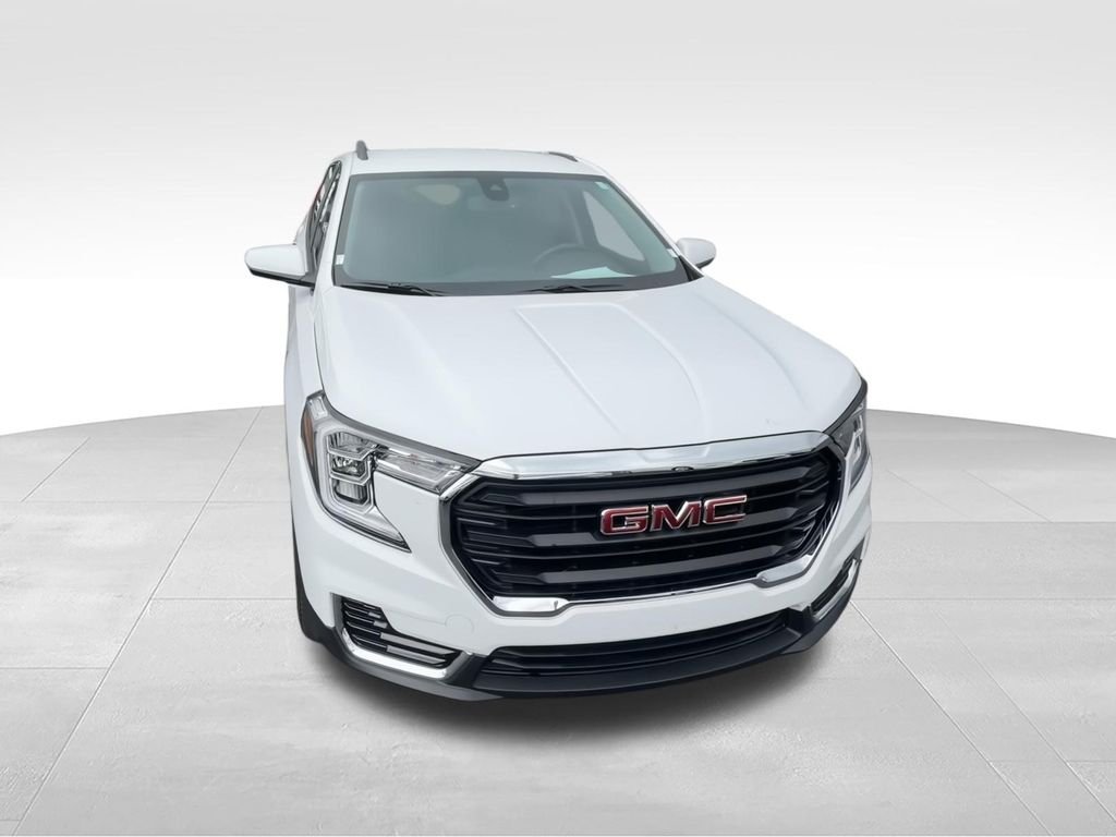 Used 2023 White GMC SLE image 3