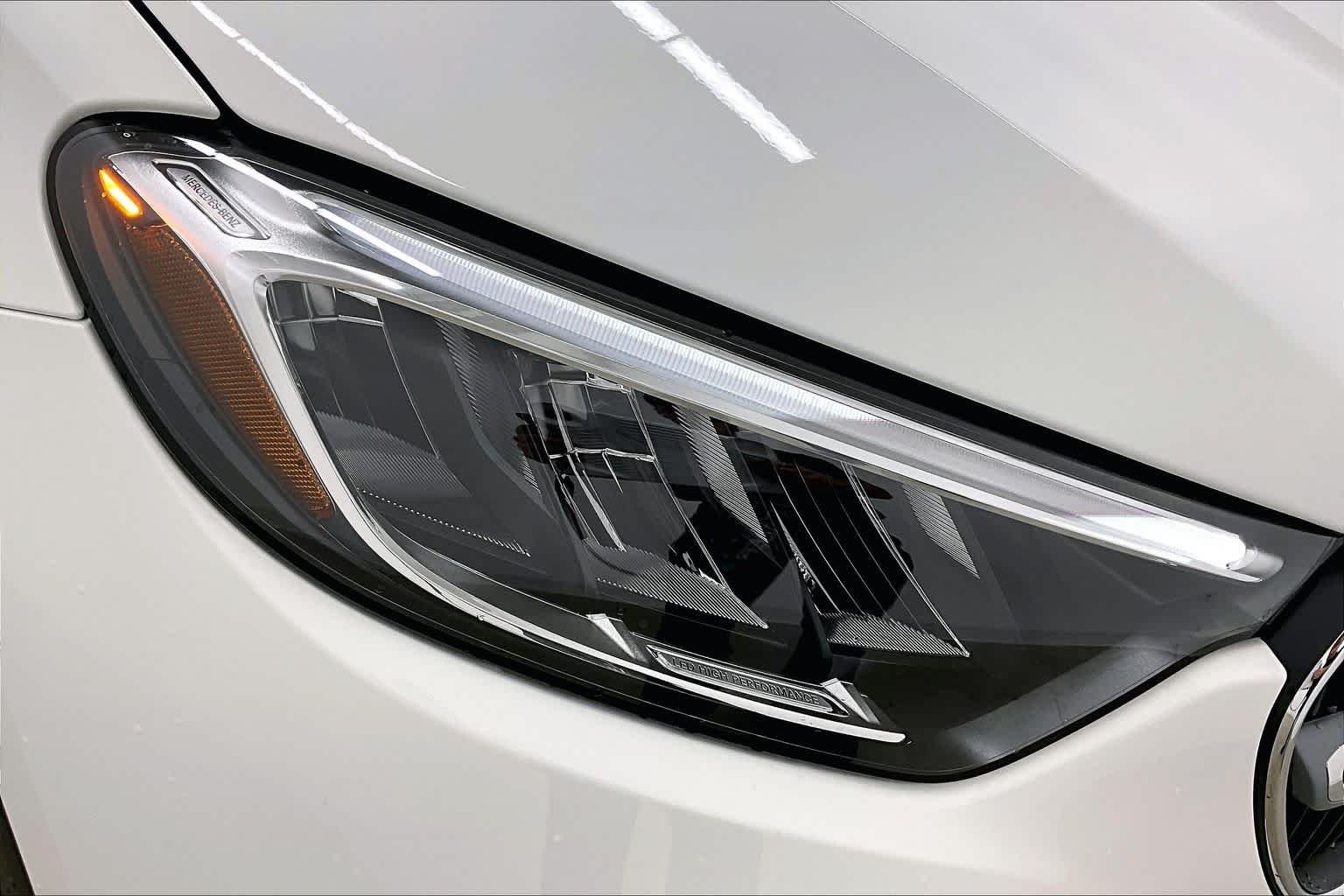 New 2026 Polar White Mercedes-Benz GLC 300 image 13