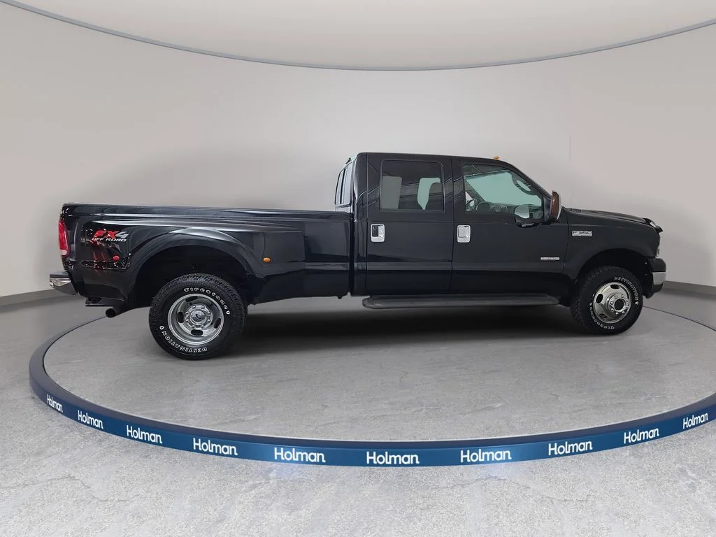 Used 2005 Black Clearcoat Ford Lariat image 3