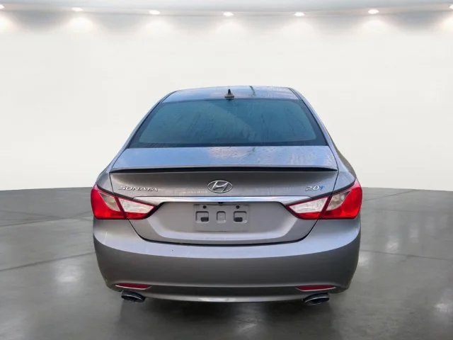 Used 2013 Gray Hyundai SE image 16
