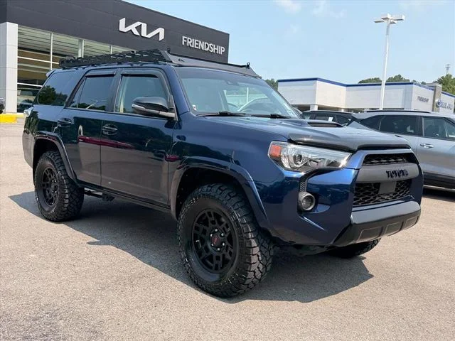 Used 2021 Blue Toyota Venture image 16