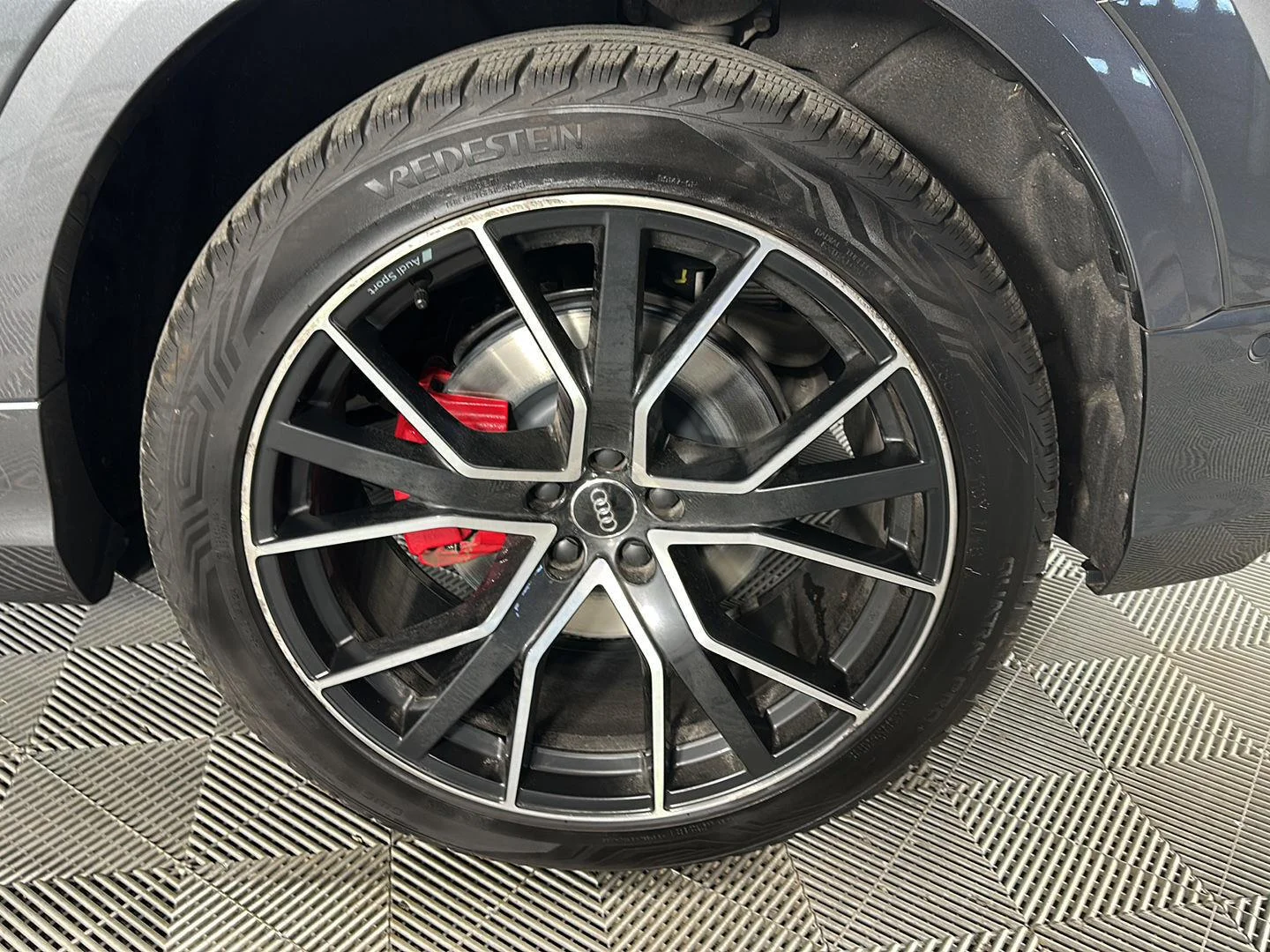 Used 2019 Daytona Gray Pearl Effect Audi Prestige image 9